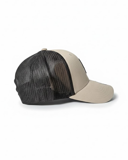 Gorra Uff beige trucker fitted