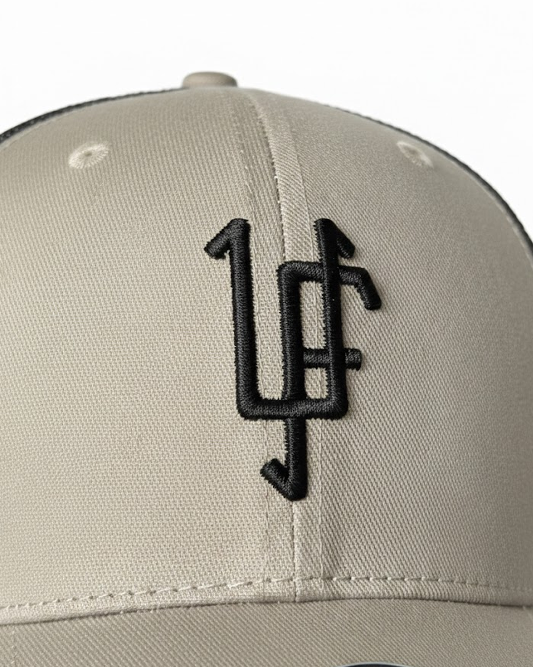 Gorra Uff beige trucker fitted